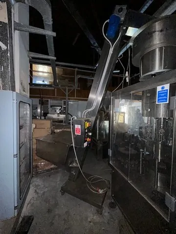 Capper Enolmeccanica 4T Stelvin 2013