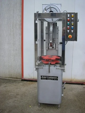Bertolaso crown capper